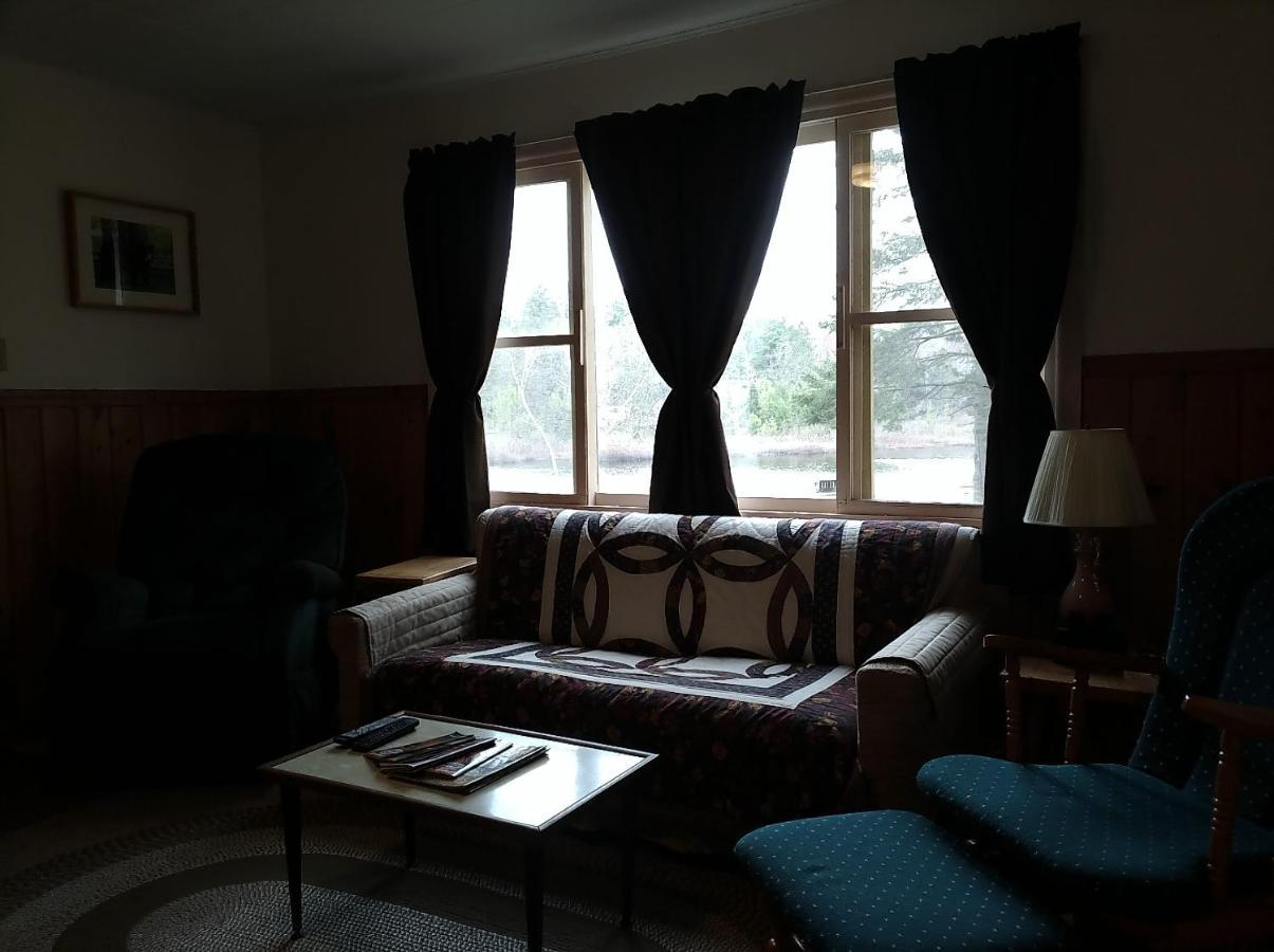 Musky Joe'S Twin Pines Resort New Post Exterior foto
